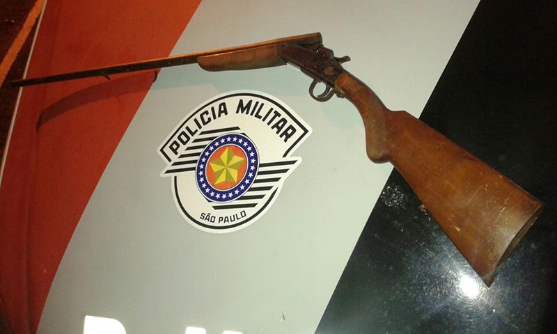 Agricultor é flagrado em posse de espingarda