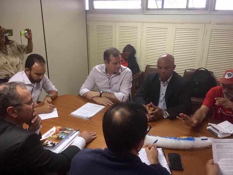 Vereador Roberto Delfino participa de audiência na defesa do acampamento Nelson Mandela