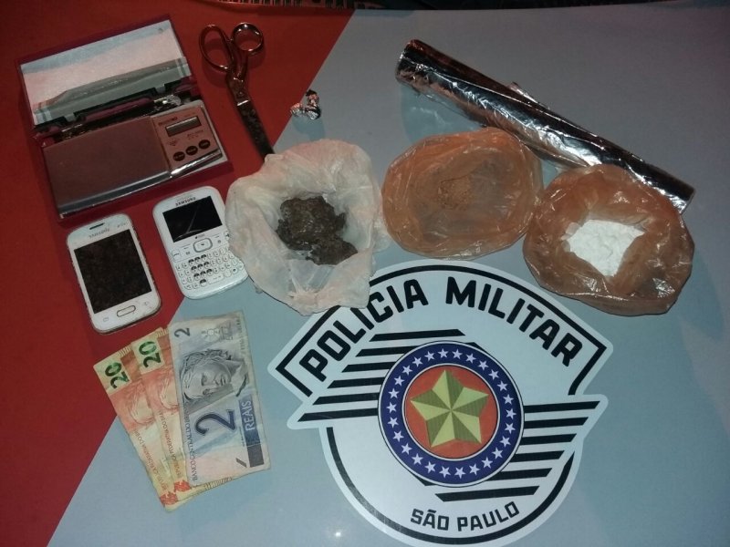 PM flagra e prende servente vendendo drogas