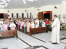 Oração: Missa marca a inauguração da Igreja de Santa Clara