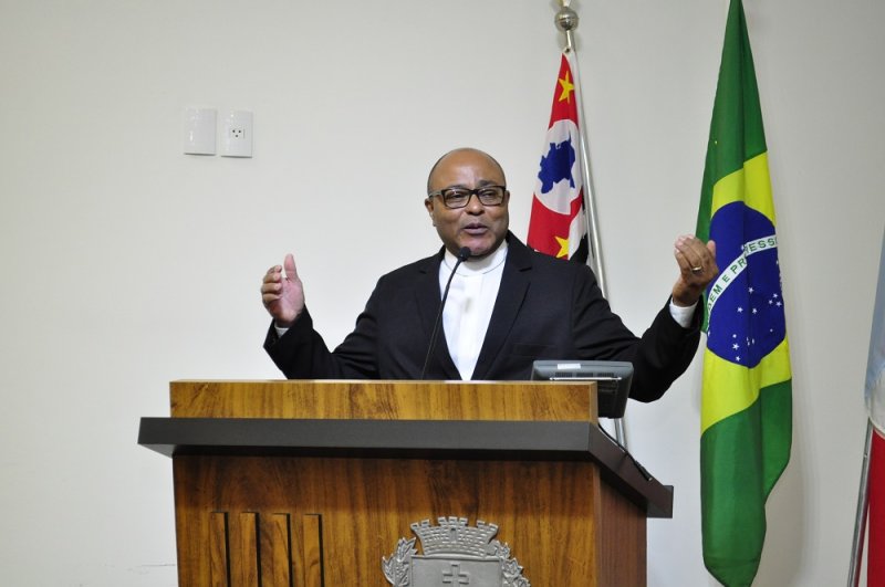 Pastor Jonas Lopes de Oliveira recebe título de Cidadão Penapolense