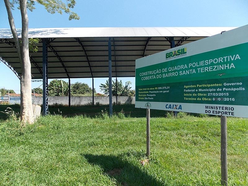 CEF autoriza contratar nova empresa para concluir quadra coberta