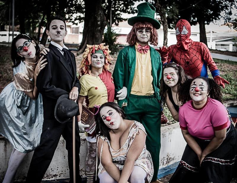 Comunidade prestigia atrações na praça neste 1º de maio