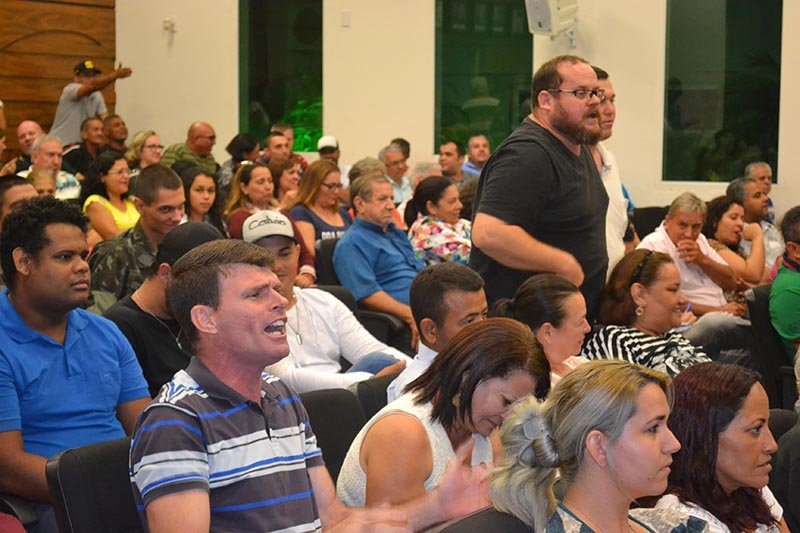 Tumulto marca votação de reajuste do vale de servidores