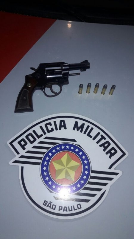 Jovem é preso com revólver em Luiziânia