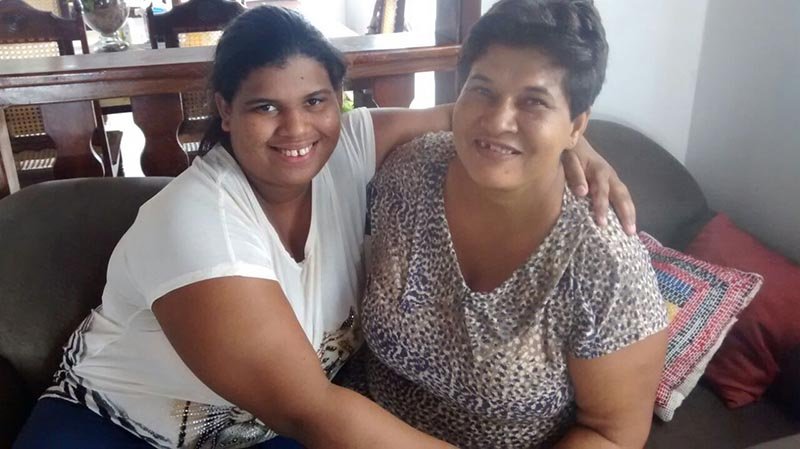Mãe e filhas: Família separada pela Justiça passa Dia das Mães junta