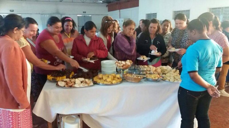 Mães atendidas pelo CRAS recebem homenagem
