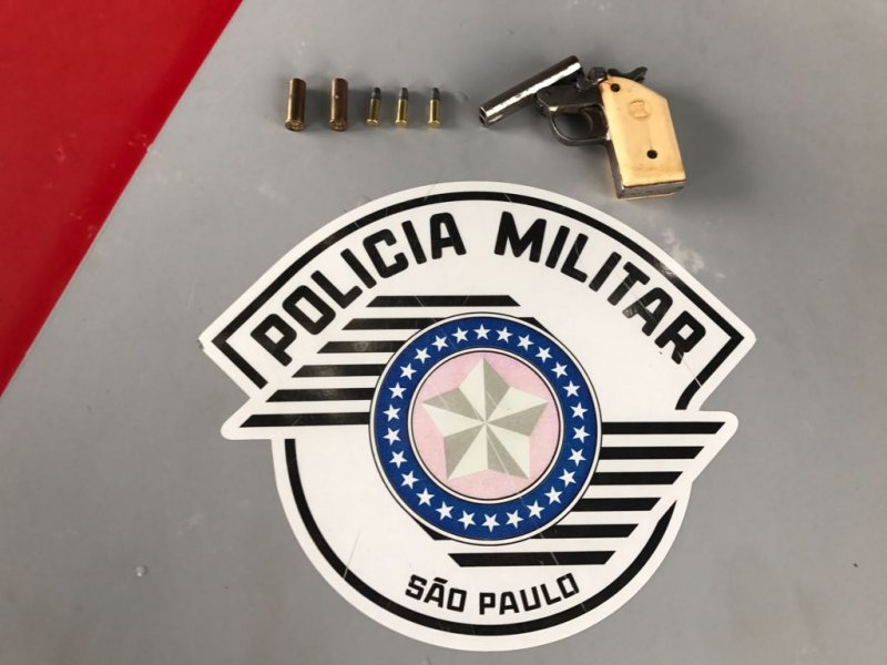 Rocam prende comerciante com arma de fogo