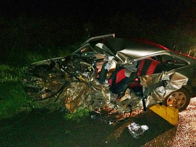 Colisão entre carro e ônibus deixa um morto na Assis