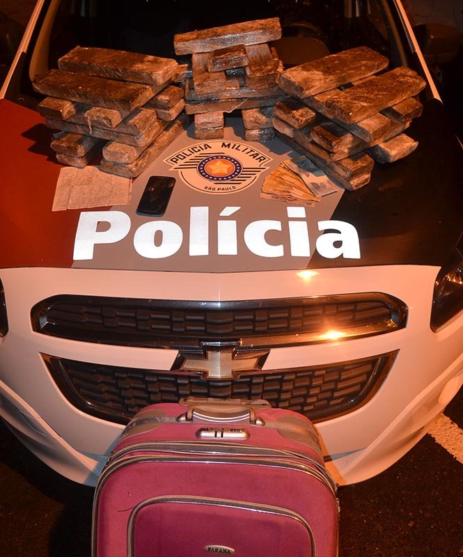 Jardineiro é preso com quase 30kg de maconha