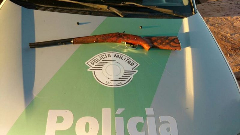PM Ambiental prende auxiliar com espingarda