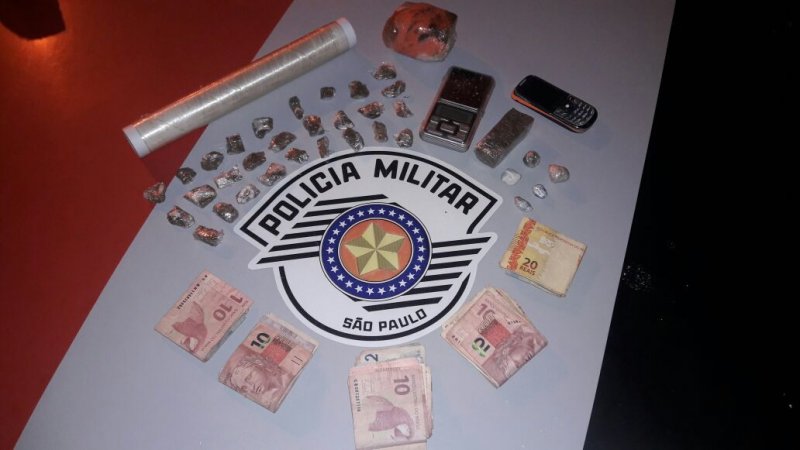 Dupla é presa com drogas em residência no Altimari