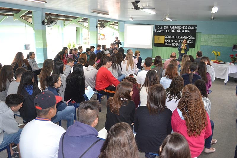 Escola Ester Eunice homenageia patrona penapolense