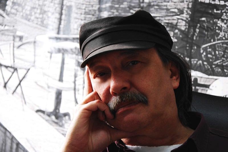 Hoje terá bate-papo com o escritor Luiz Roberto Guedes na Biblioteca