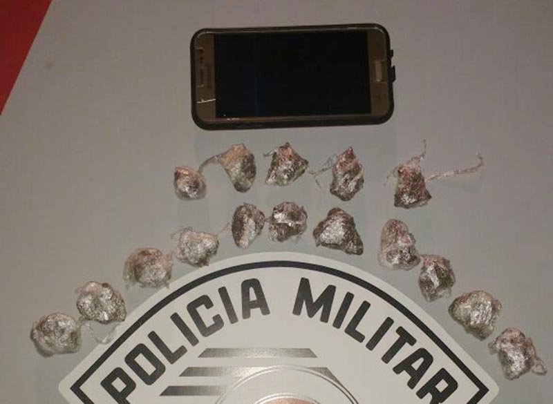 PM aborda jovem com maconha no Jardim Pevi