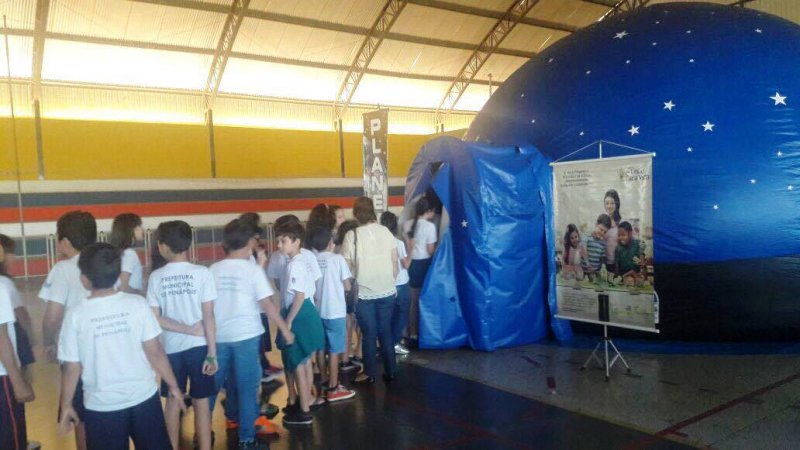 Mais de 1.000 alunos fazem uma viagem espacial pelo Planetário