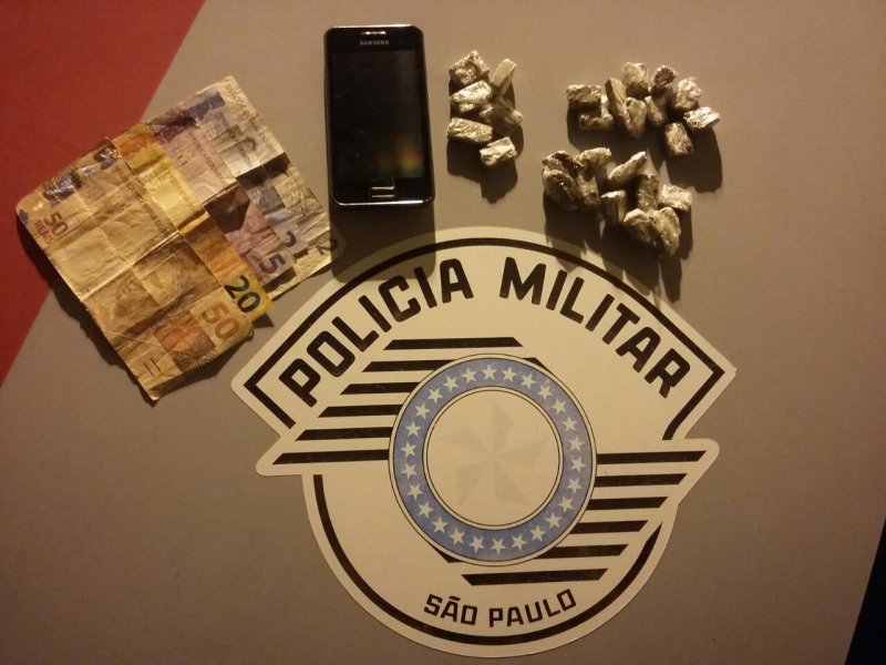 Jovem é preso por tráfico no bairro Pereirinha