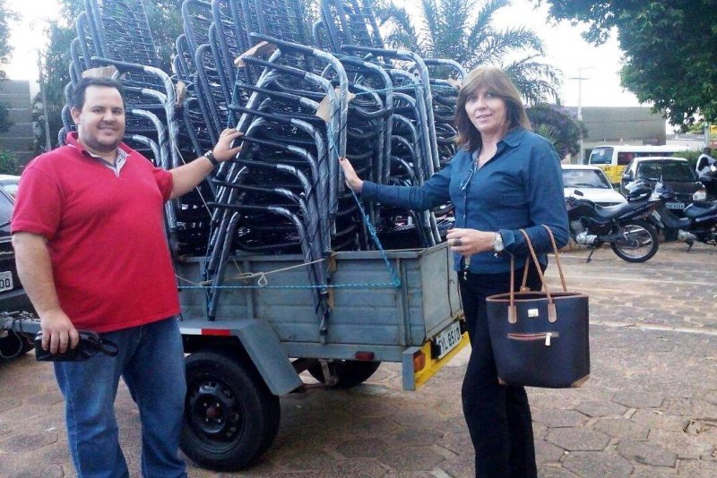 Santa Casa recebe doação de cadeiras para acompanhantes