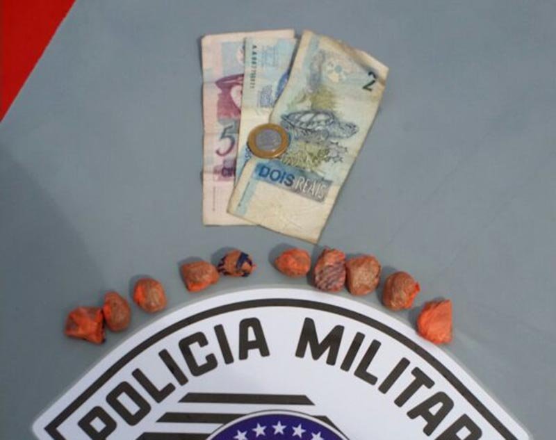 Mulher é flagrada e presa com maconha na calcinha