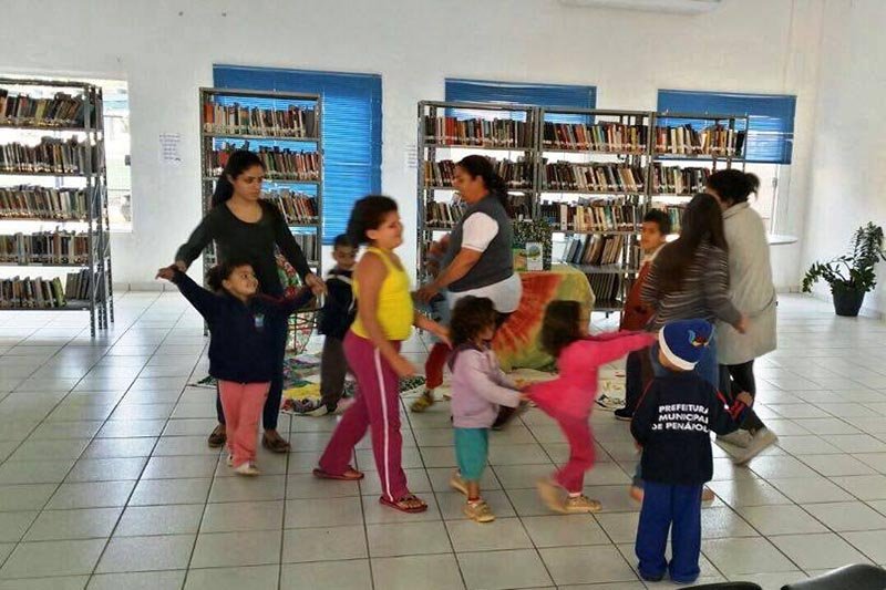 Projeto de férias movimenta biblioteca e atrai novos leitores