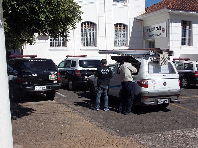 Operação Gato de Botas da Civil prende empresários por furto de energia