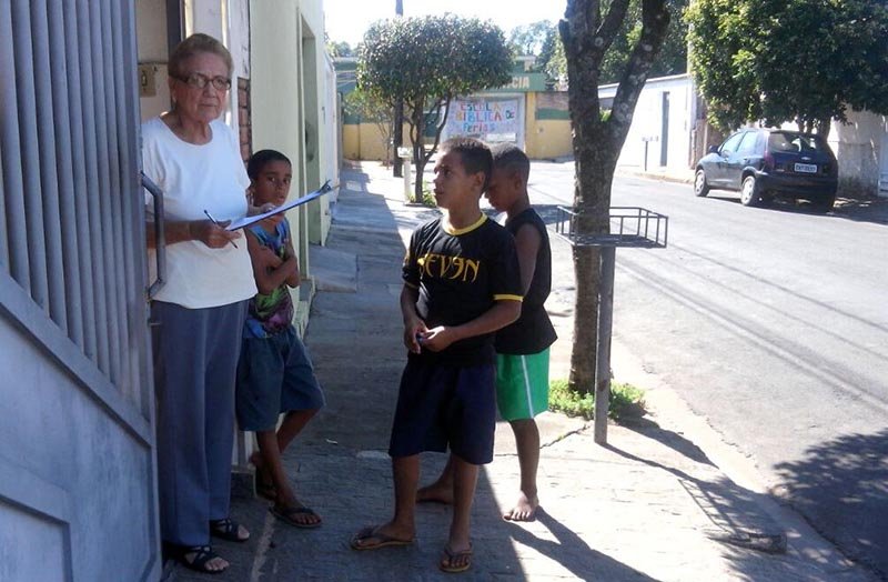 Vila da Infância e SOS conscientizam população sobre a coleta seletiva
