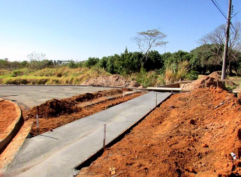 Santa Leonor: Cruzamentos do bairro recebem bacias coletoras