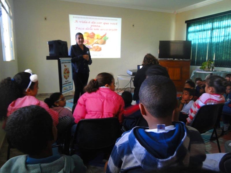 Dia da Agricultura Natural: Palestra estimula alunos a terem alimentação saudável