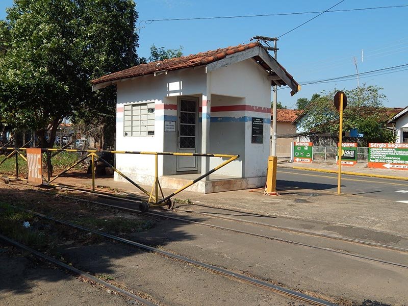 Câmara Municipal discute retirada de vigias das cancelas da linha férrea