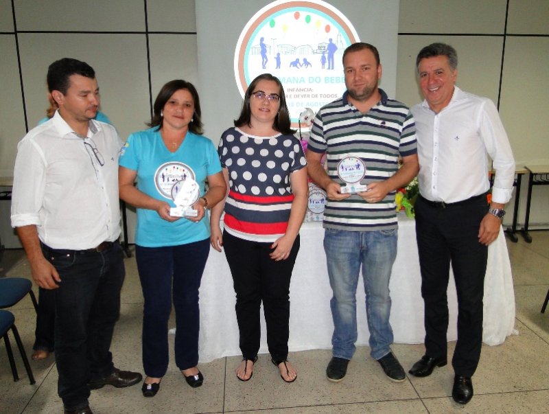 Estabelecimentos comerciais recebem troféus pela participação na 8ª Semana do Bebê
