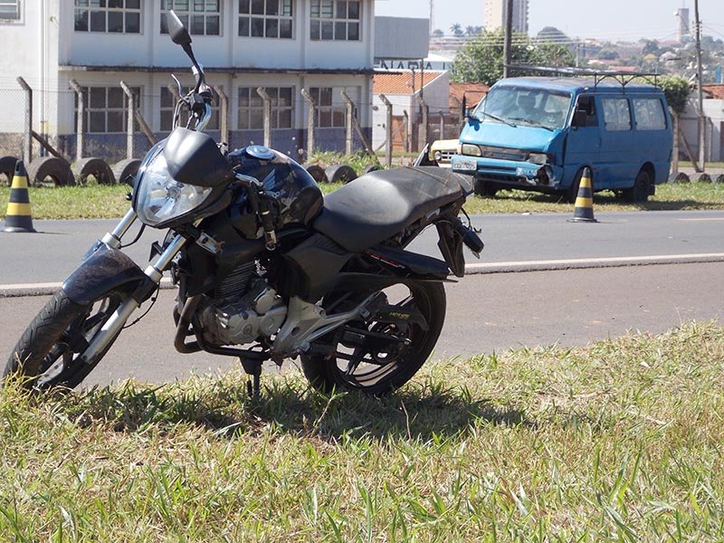 Aposentado tenta convergir em rodovia e provoca acidente