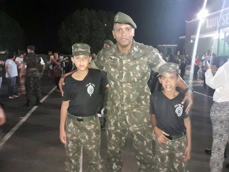 TG apresenta atiradores mirins e celebra Dia do Soldado