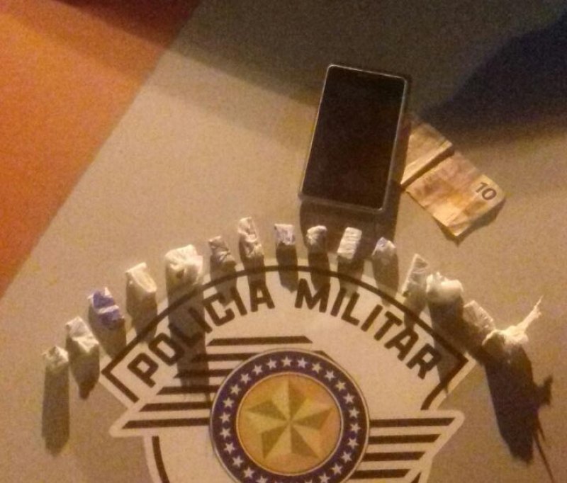 PM flagra ajudante e adolescente com maconha no bairro Osvaldo Vizoni