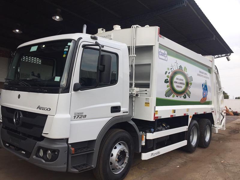 Novo caminhão de lixo ajudará melhorar coleta na cidade