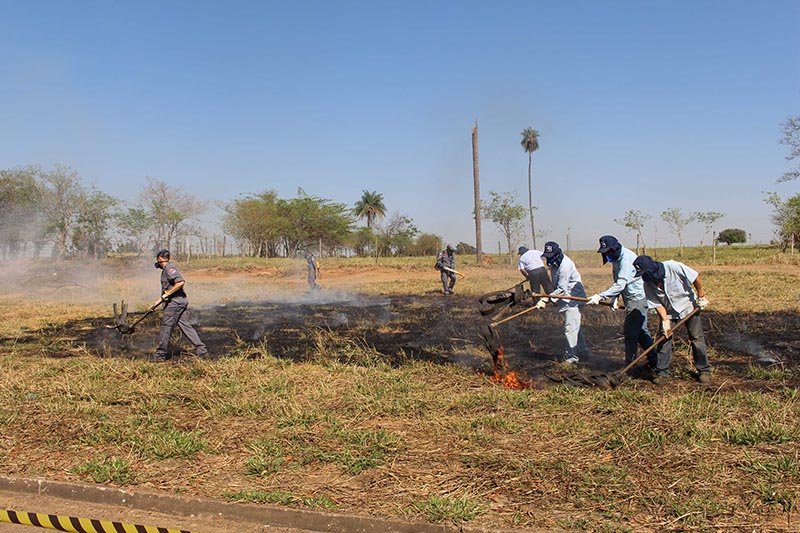 Ação contra queimada urbana alerta para os riscos de incêndio