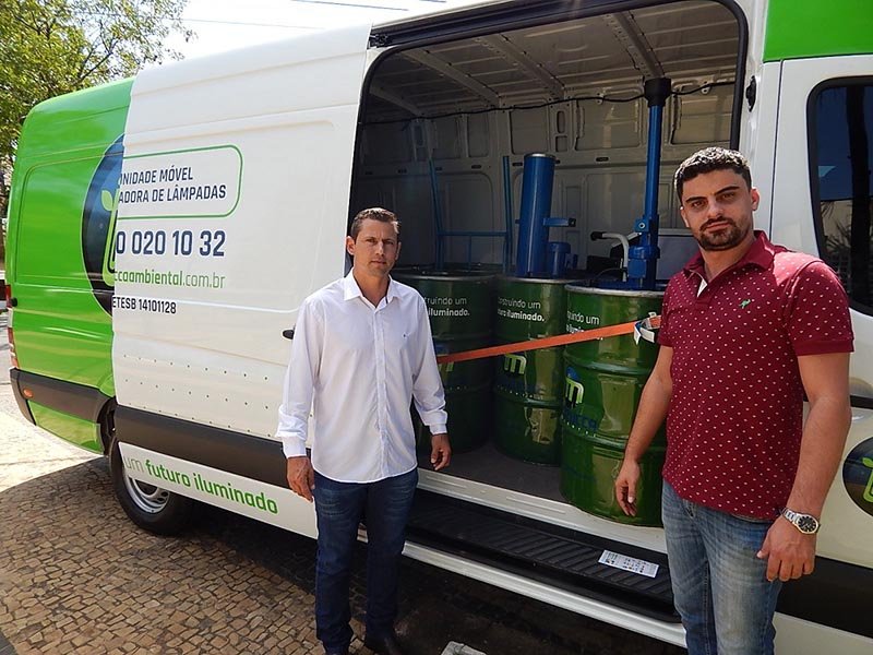 Vereador apresenta unidade móvel recicladora de lâmpadas