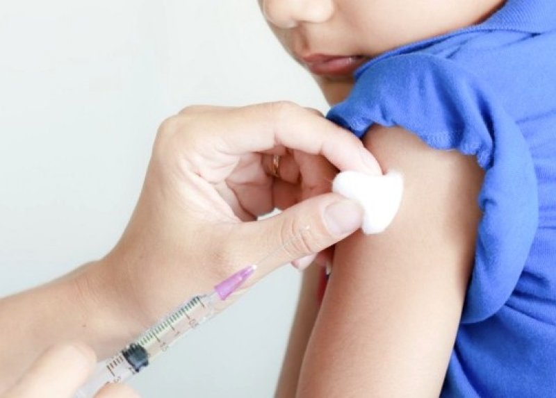Postos de saúde abrem amanhã para vacinação de crianças e adolescentes