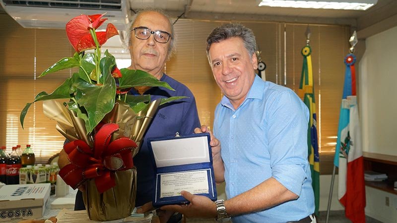 Professora Anésia e Dr. Fábio se despedem do serviço público