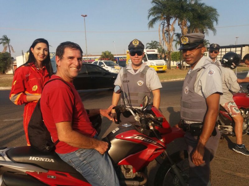 Conscientização: Motoristas são orientados na Semana Nacional de Trânsito