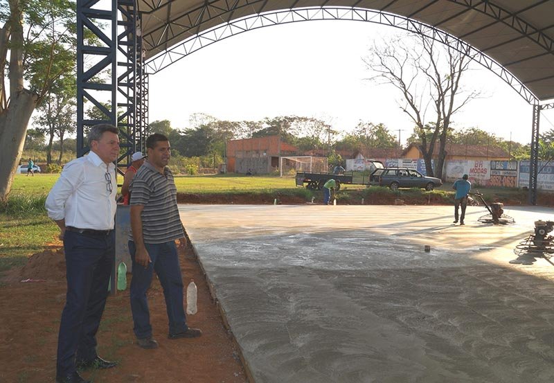 Construção da quadra do bairro Santa Terezinha segue em fase final