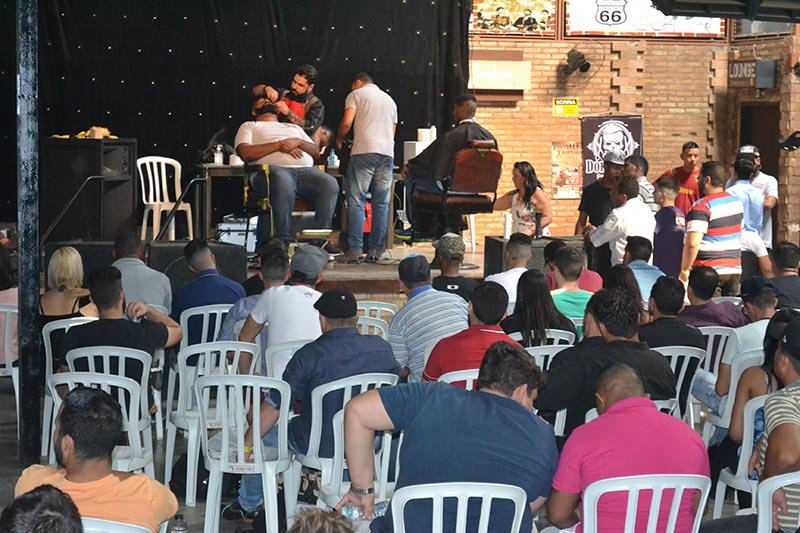 Barba, cabelo e bigode: Workshop em Penápolis atualiza profissionais das tesouras