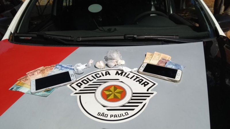PM prende dupla acusada de tráfico de drogas