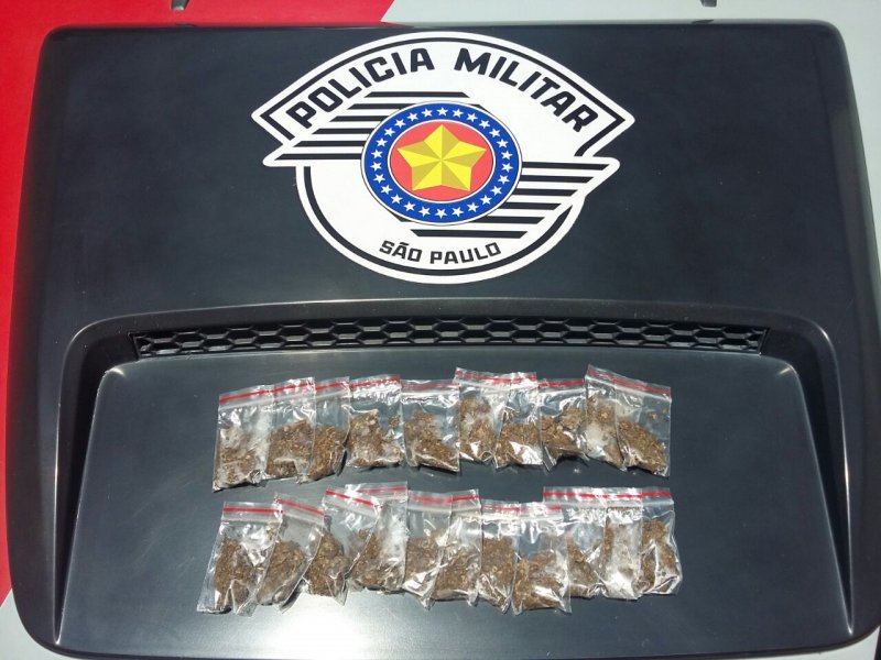 PM flagra adolescente vendendo maconha
