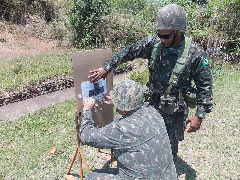 Tiro ao alvo:  Atiradores do TG fazem atividade com armas e munições