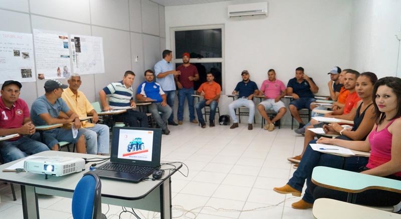 Prefeitura e Clealco iniciam capacitação para tratoristas