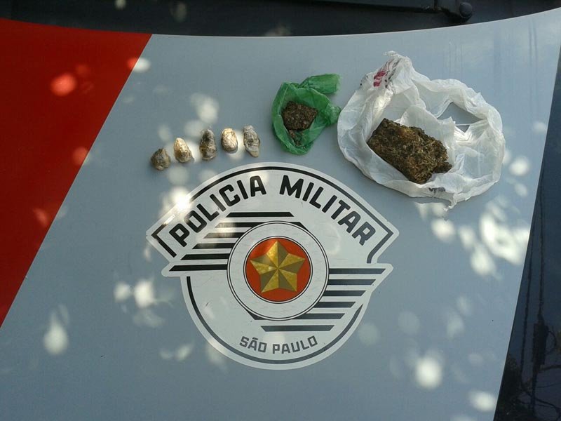 Homem é abordado com maconha e confessa tráfico