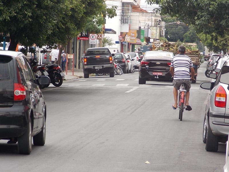 Infrações regulamentadas: Contran prevê multa para pedestres e ciclistas no trânsito
