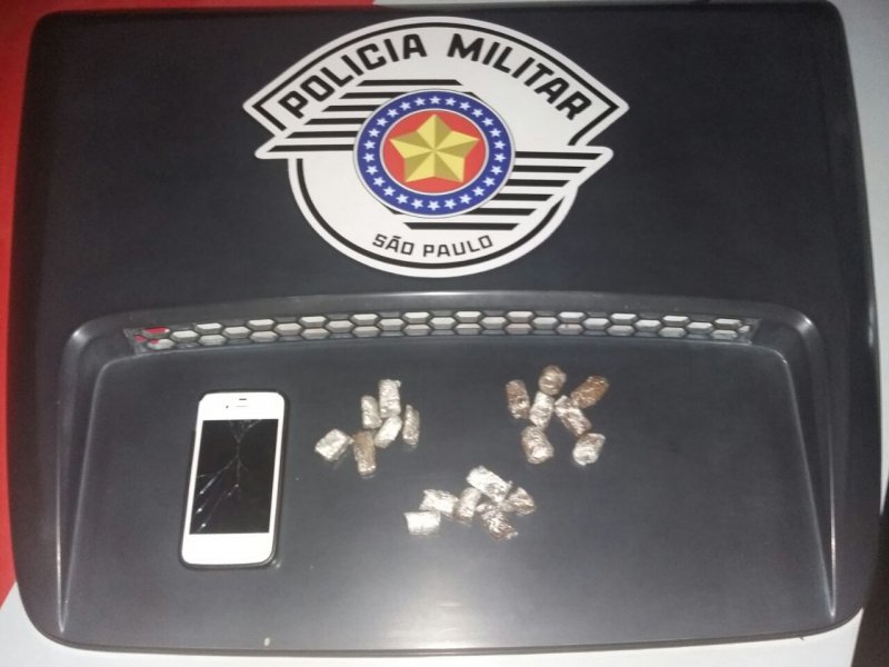 Mecânico é flagrado entregando droga e é preso por tráfico