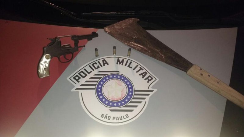 PM encontra revólver na casa de autônomo