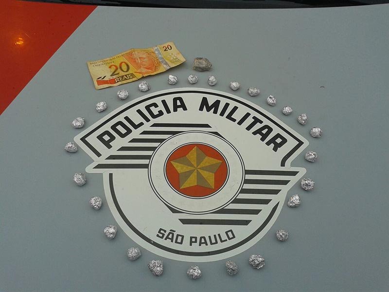 Adolescente é flagrado com porções de cocaína